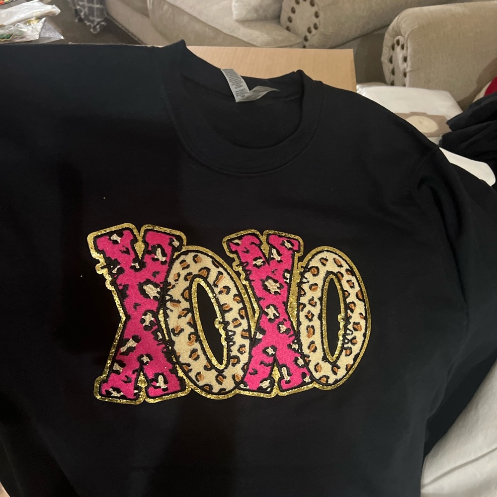 50/50 blend brand neck crew neck.